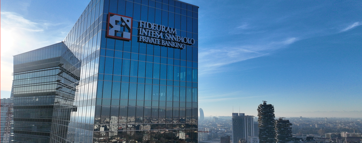 Il grattacielo Gioia 22, soprannominato scheggia di vetro, nuova sede milanese di Fideuram - Intesa Sanpaolo Private Banking.